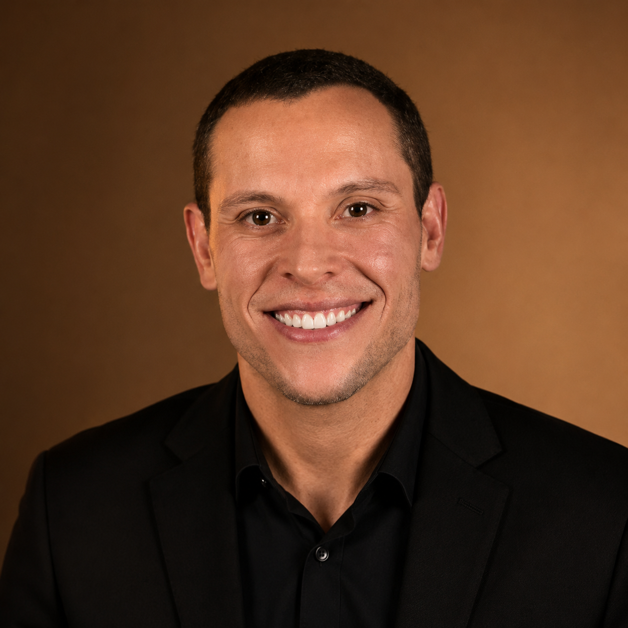 Retrato profissional de Raphael Parreira, consultor especialista em consórcios
